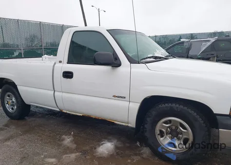 2000 Chevrolet Silverado 1500 from USA, damaged, VIN 1GCEC14VXYE407881